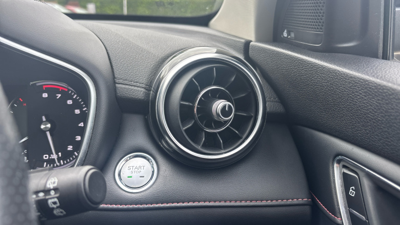 MG Hs 1.5 T-GDI Exclusive 5dr DCT Petrol Hatchback